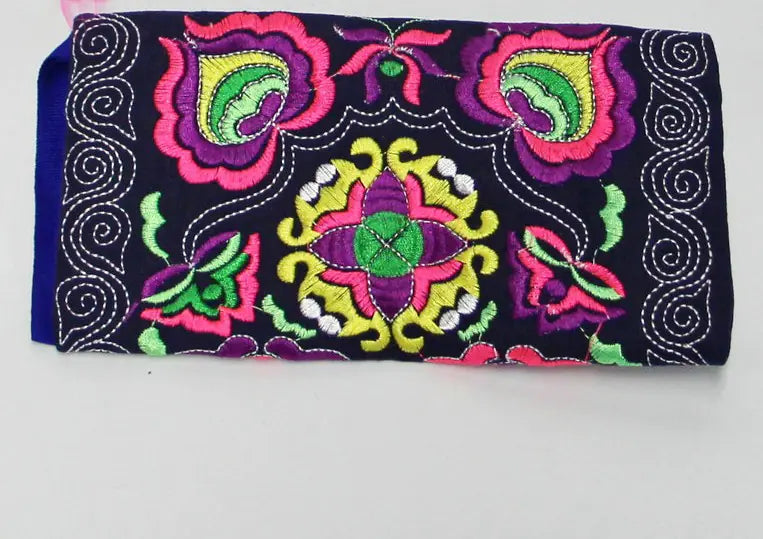 Vintage Women’s Handmade Embroidered Wristlet Clutch