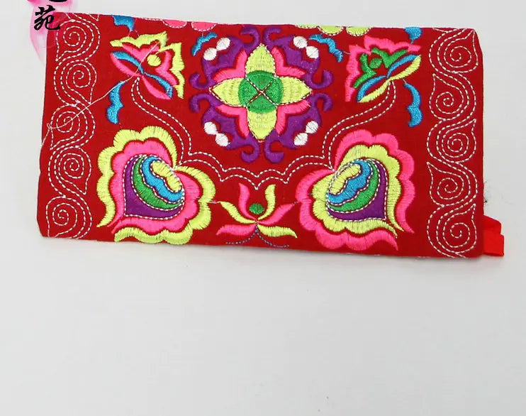 Vintage Women’s Handmade Embroidered Wristlet Clutch